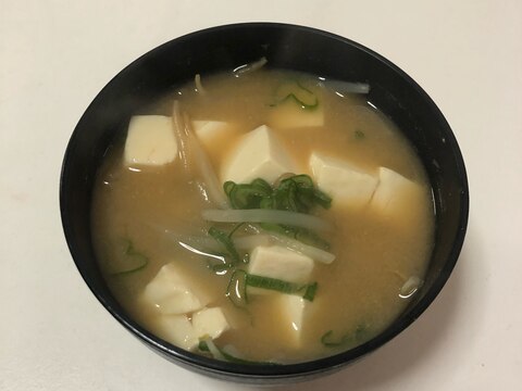 もやしと豆腐のお味噌汁♪